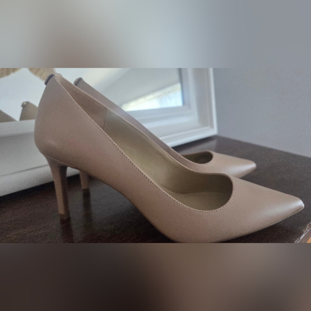 Michael Kors Alina Flex Pump beige